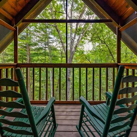 Gypsy Road - Privacy! Log Cabin With Hot Tub, Wifi, Directv And Arcade Sevierville Exterior photo