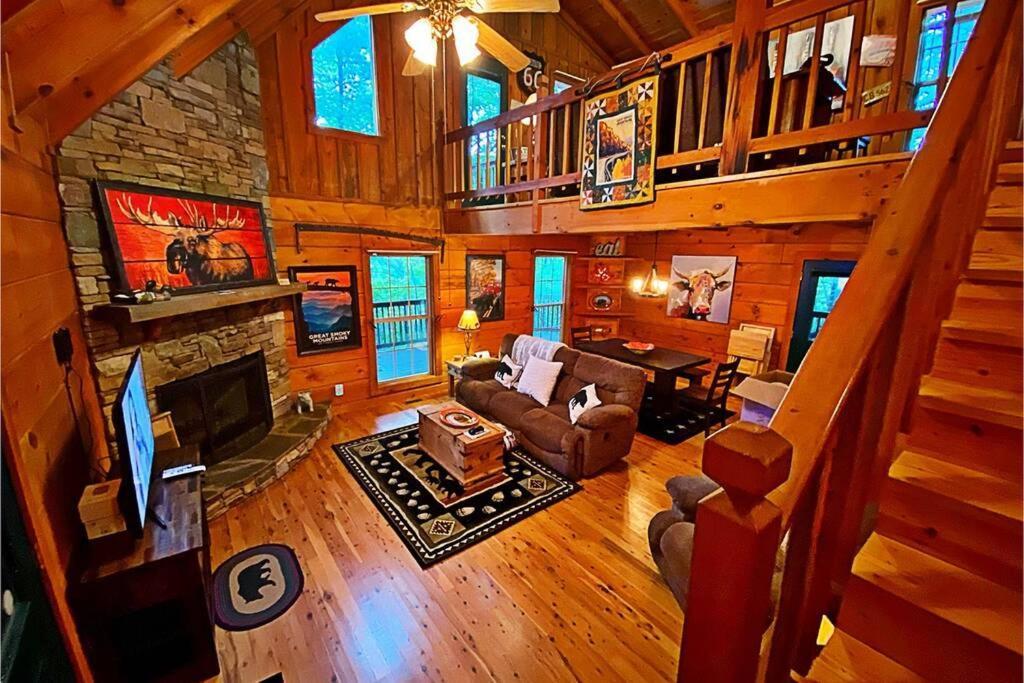 Gypsy Road - Privacy! Log Cabin With Hot Tub, Wifi, Directv And Arcade Sevierville Exterior photo