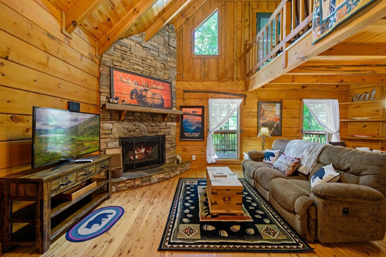 Gypsy Road - Privacy! Log Cabin With Hot Tub, Wifi, Directv And Arcade Sevierville Exterior photo