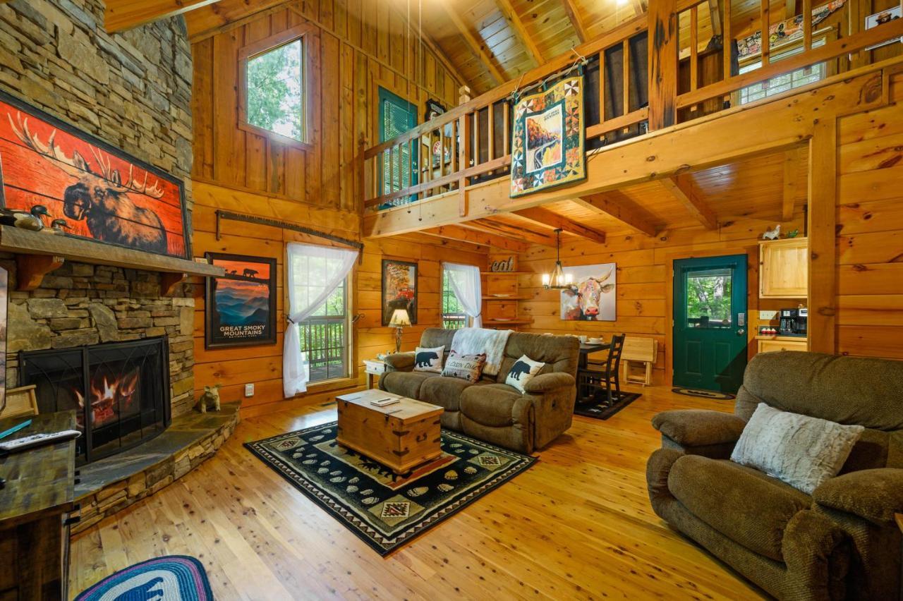 Gypsy Road - Privacy! Log Cabin With Hot Tub, Wifi, Directv And Arcade Sevierville Exterior photo