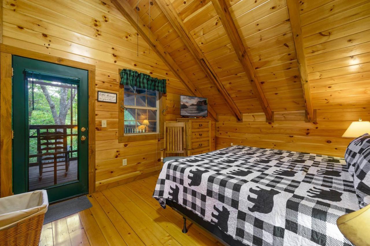 Gypsy Road - Privacy! Log Cabin With Hot Tub, Wifi, Directv And Arcade Sevierville Exterior photo
