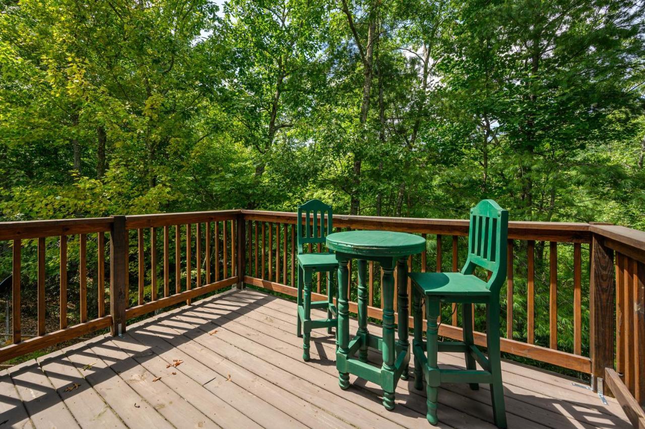 Gypsy Road - Privacy! Log Cabin With Hot Tub, Wifi, Directv And Arcade Sevierville Exterior photo