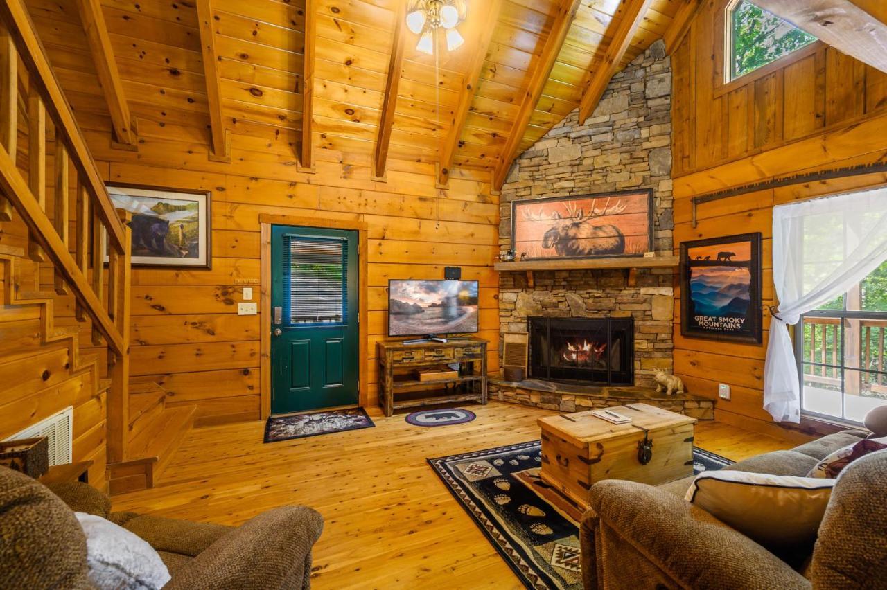 Gypsy Road - Privacy! Log Cabin With Hot Tub, Wifi, Directv And Arcade Sevierville Exterior photo