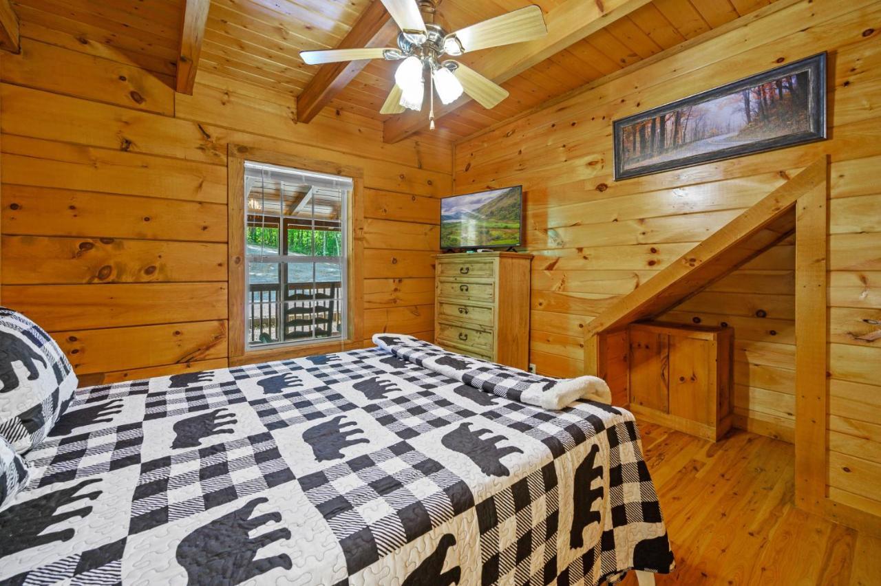 Gypsy Road - Privacy! Log Cabin With Hot Tub, Wifi, Directv And Arcade Sevierville Exterior photo