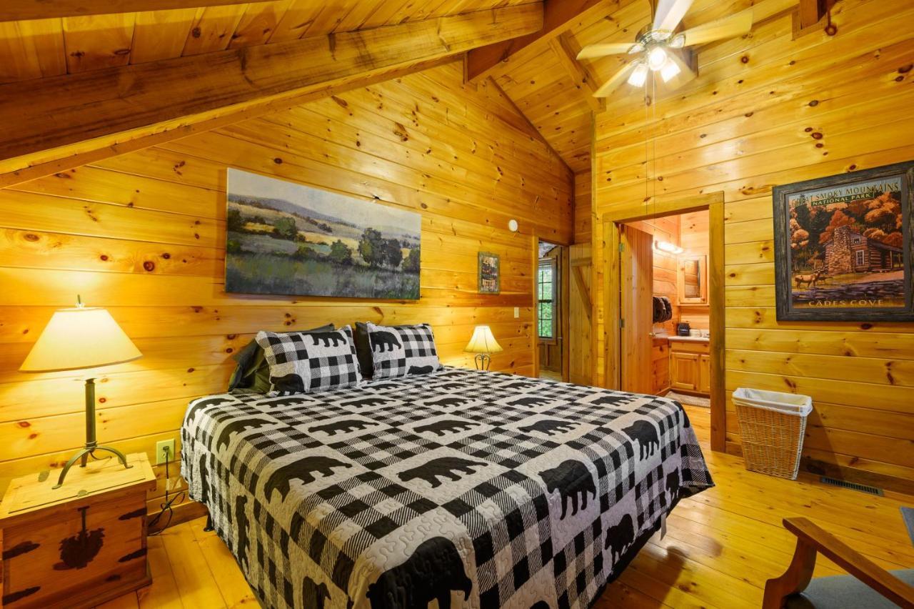 Gypsy Road - Privacy! Log Cabin With Hot Tub, Wifi, Directv And Arcade Sevierville Exterior photo