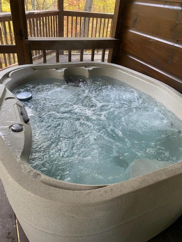 Gypsy Road - Privacy! Log Cabin With Hot Tub, Wifi, Directv And Arcade Sevierville Exterior photo